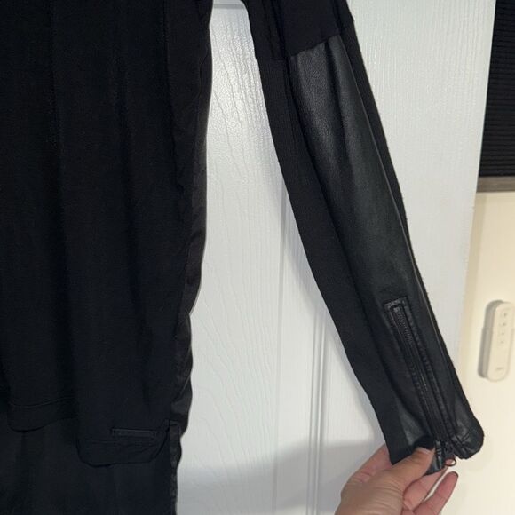 Elegant Black Women's Top - Leather Long Sleeve Shirt - Size Small - Picture 2 of 4